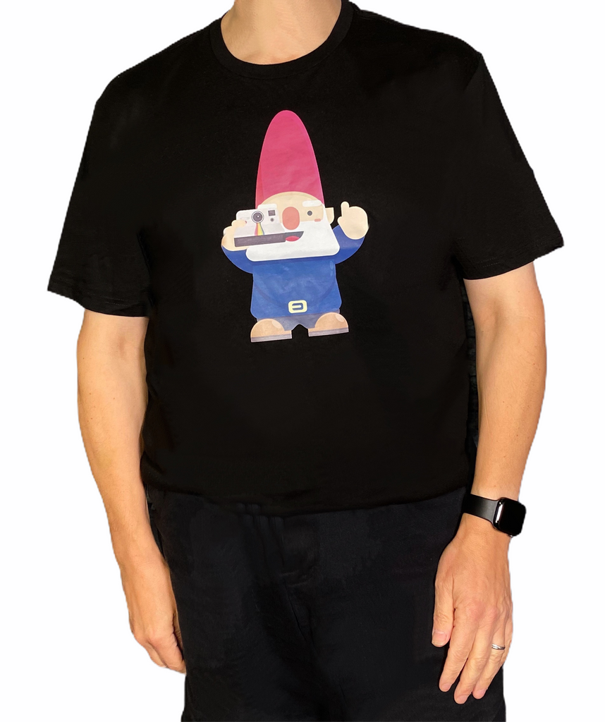 Gnome with Camera Unisex Men’s Black T-Shirt