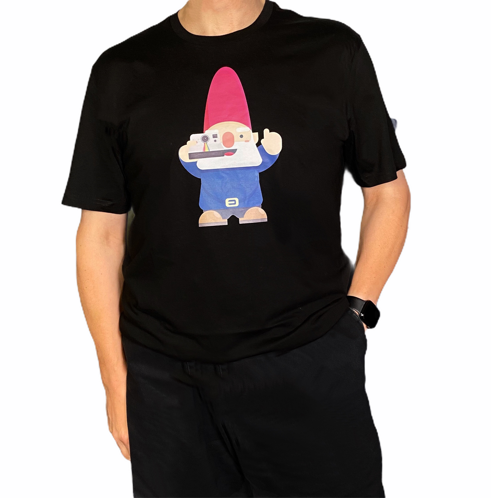 Gnome with Camera Unisex Men’s Black T-Shirt